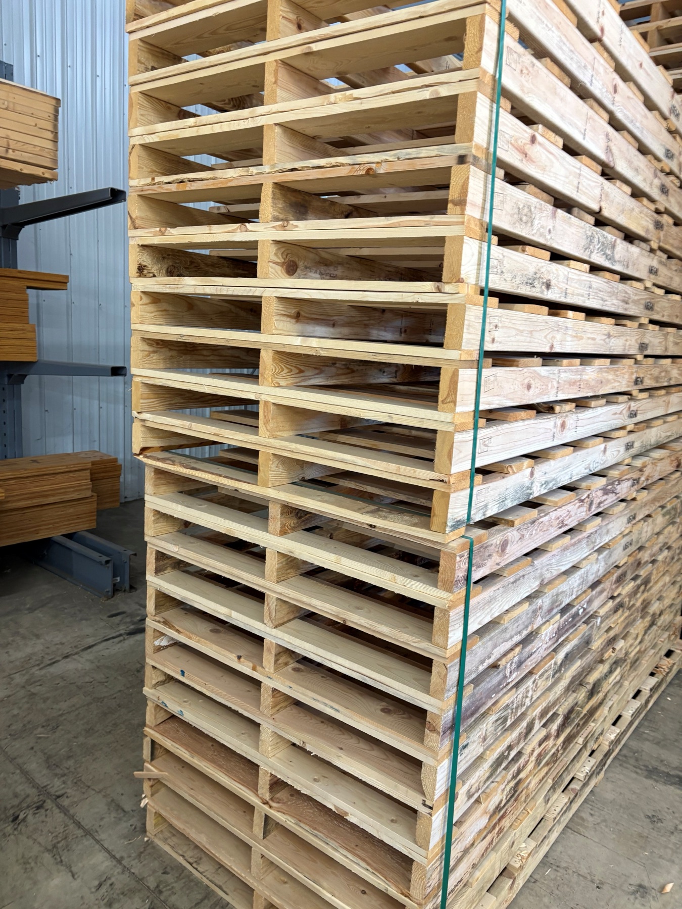 Enclosed wood freight crate