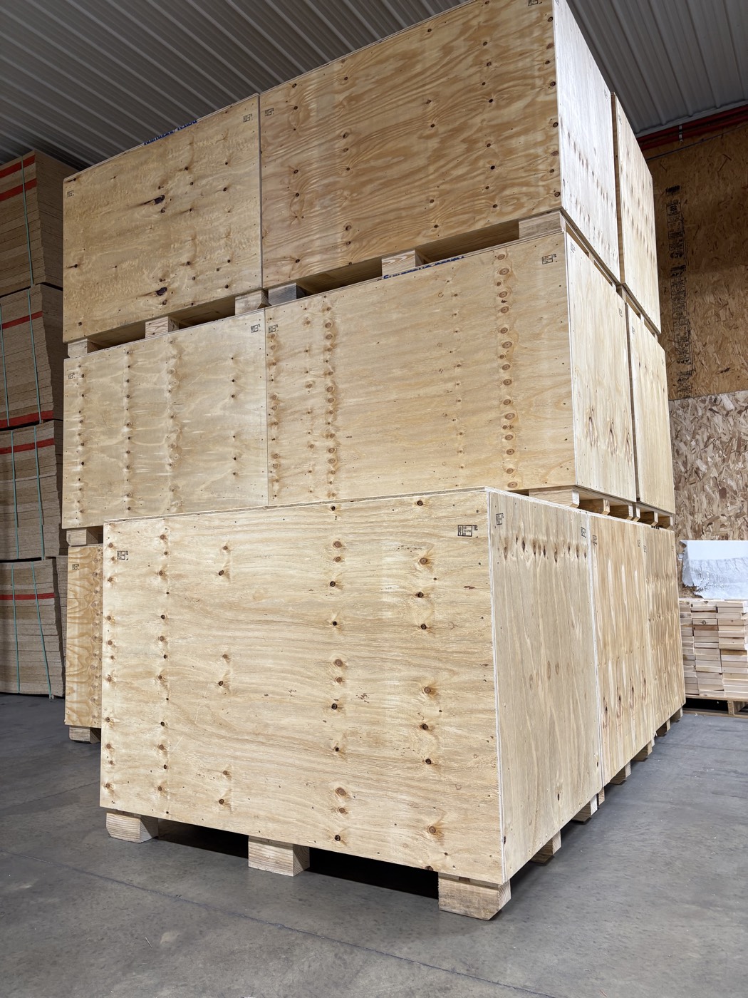 Heavy-duty wood shipping crate